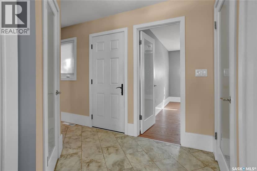 877 Elgin AVENUE — photo 21 of 40