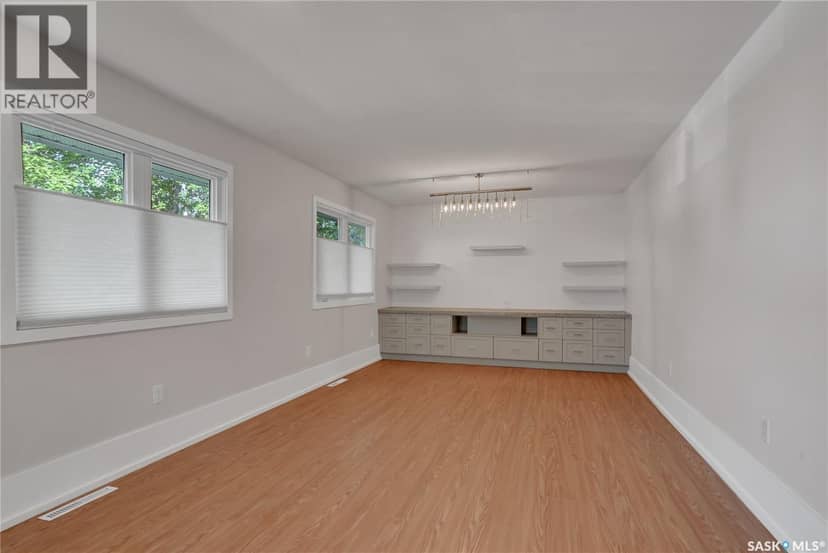 877 Elgin AVENUE — photo 3 of 40