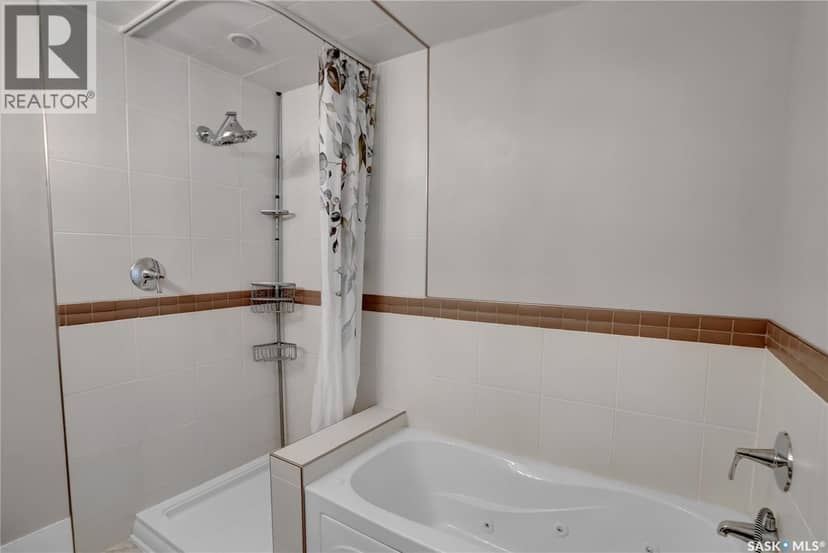 877 Elgin AVENUE — photo 31 of 40