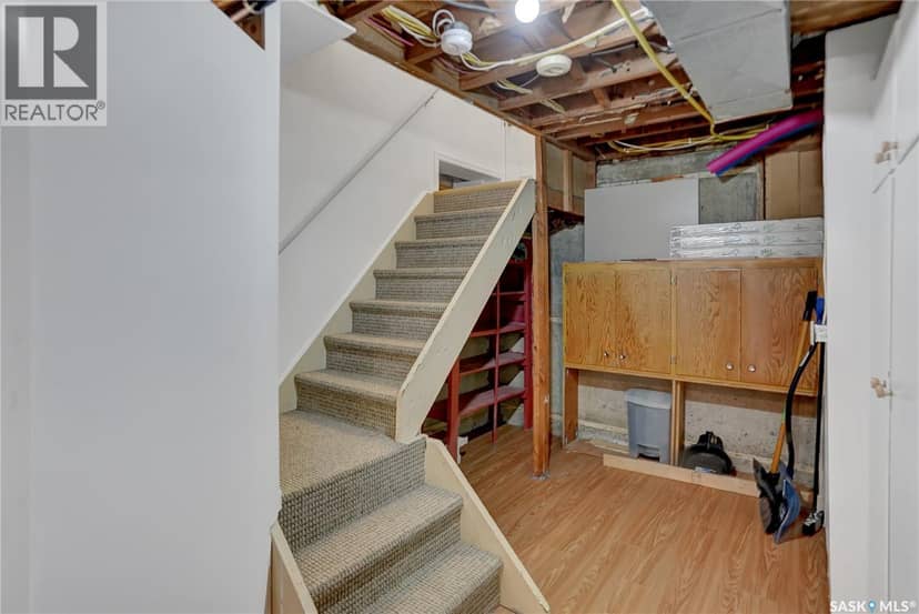 877 Elgin AVENUE — photo 32 of 40