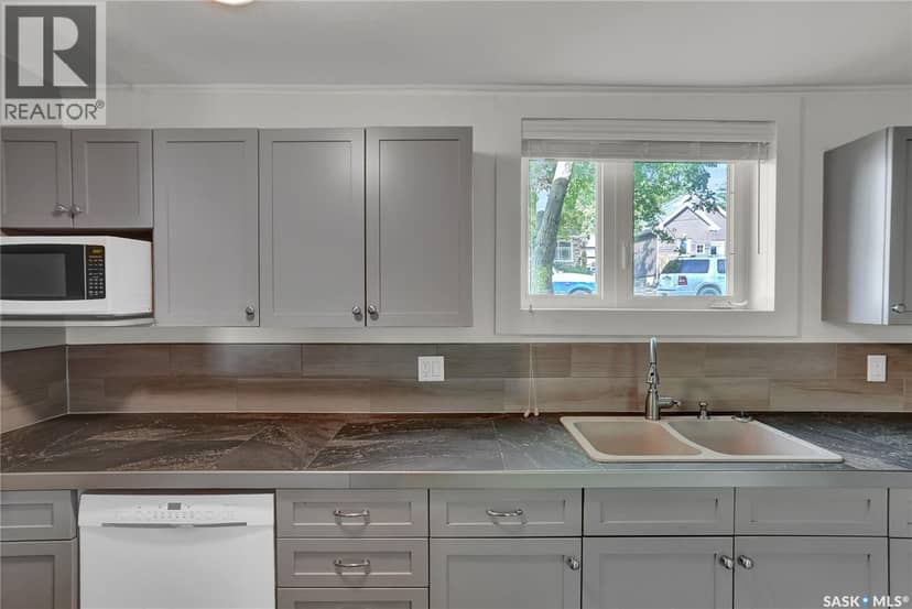 877 Elgin AVENUE — photo 39 of 40