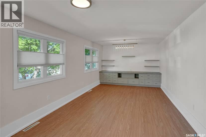877 Elgin AVENUE — photo 6 of 40