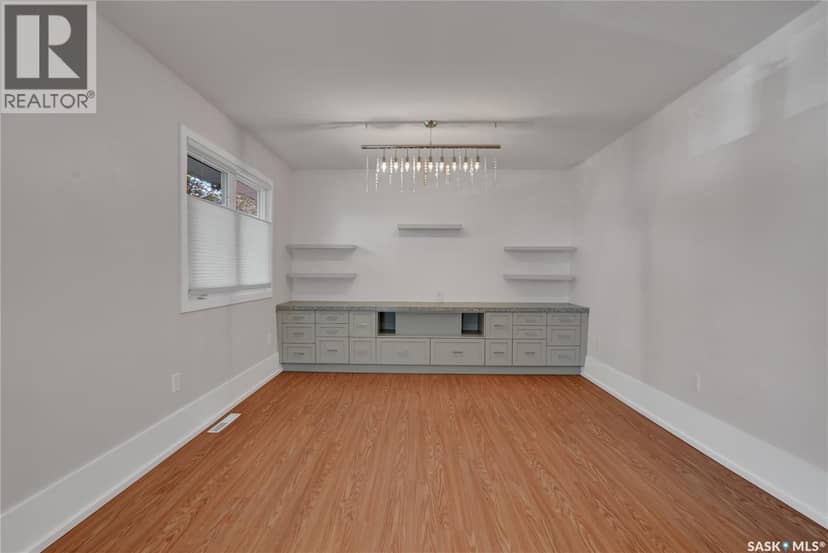 877 Elgin AVENUE — photo 8 of 40