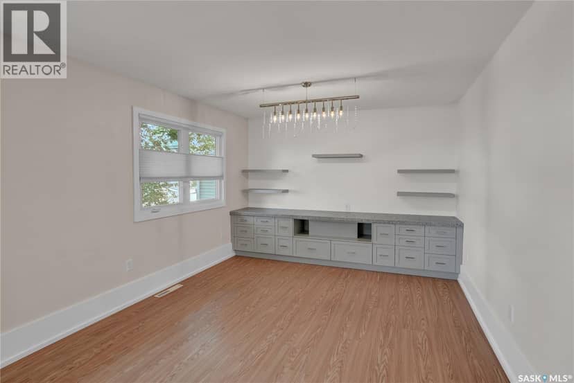 877 Elgin AVENUE — photo 9 of 40