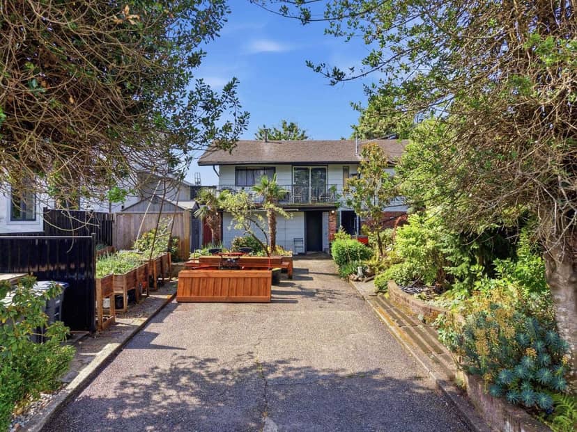 12222 100 AVENUE, Surrey, photo 2