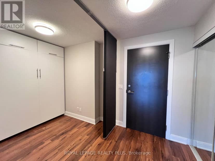 1602 - 125 Village Green Square — photo 4 of 22