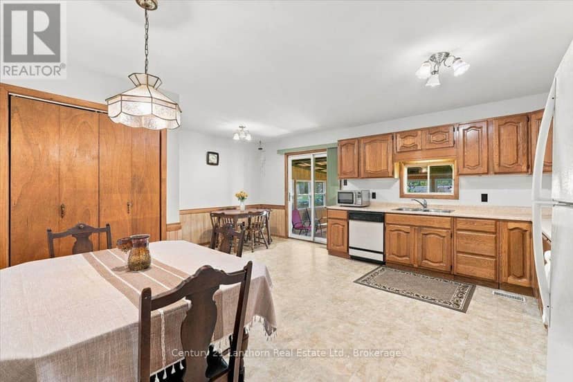 18 Dingman Street — photo 4 of 36