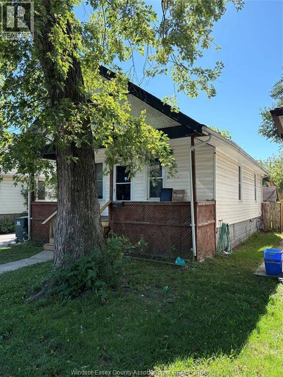 559 Grove Avenue — photo 3 of 3