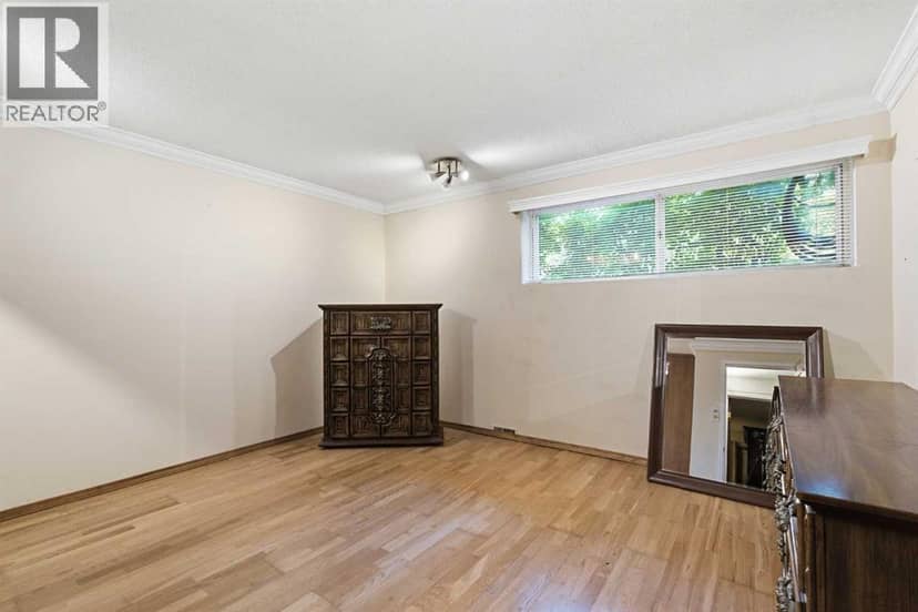 16 Dalroy Crescent NW — photo 15 of 26