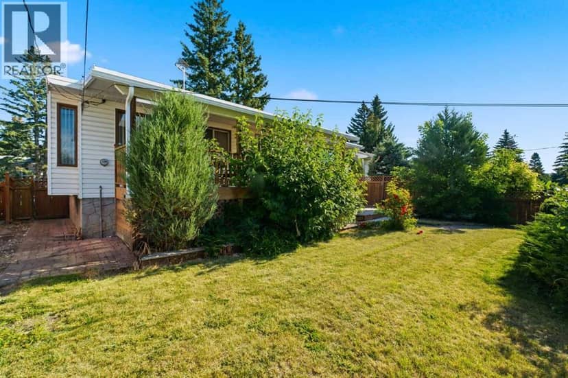 16 Dalroy Crescent NW — photo 19 of 26