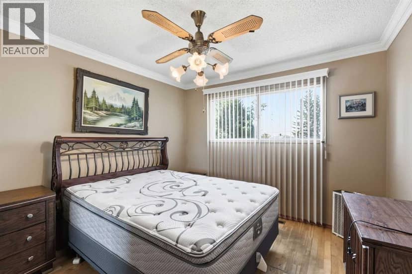 16 Dalroy Crescent NW — photo 10 of 26