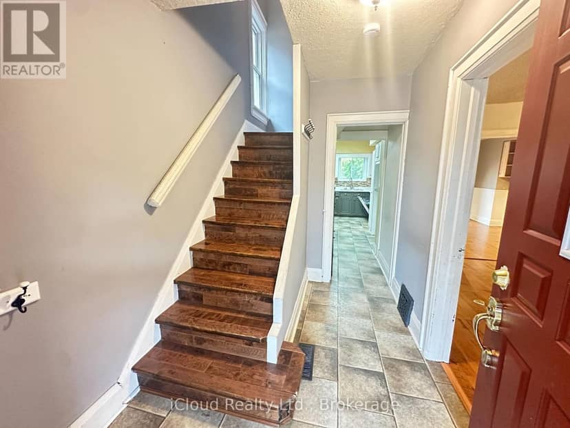 27 Buckingham Avenue — photo 7 of 40