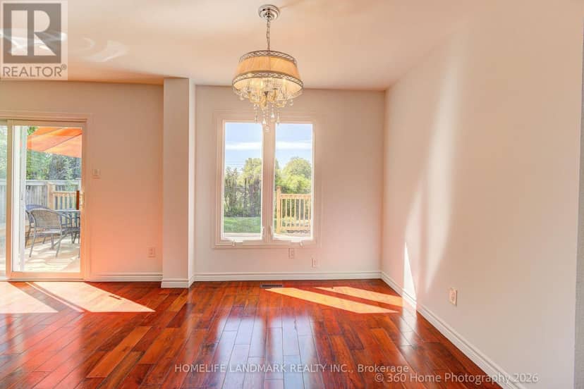 33 Kitsilano Crescent — photo 10 of 32
