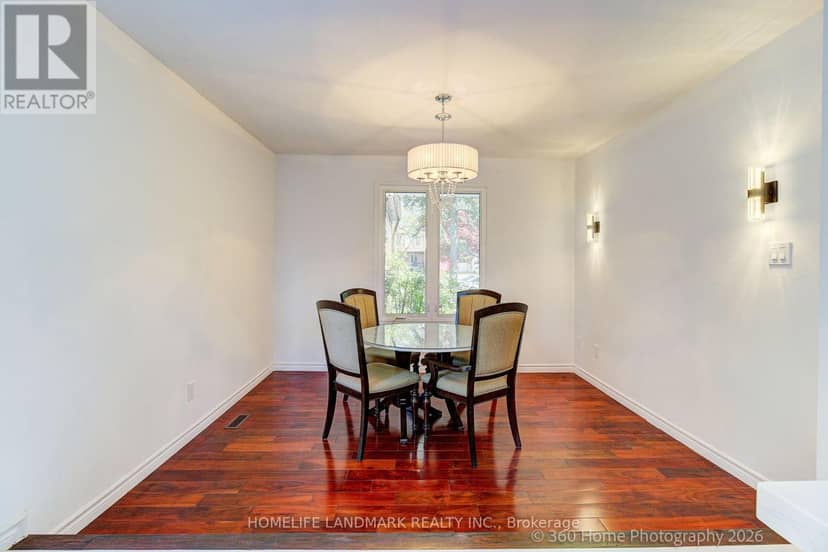 33 Kitsilano Crescent — photo 12 of 32