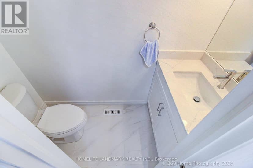 33 Kitsilano Crescent — photo 14 of 32