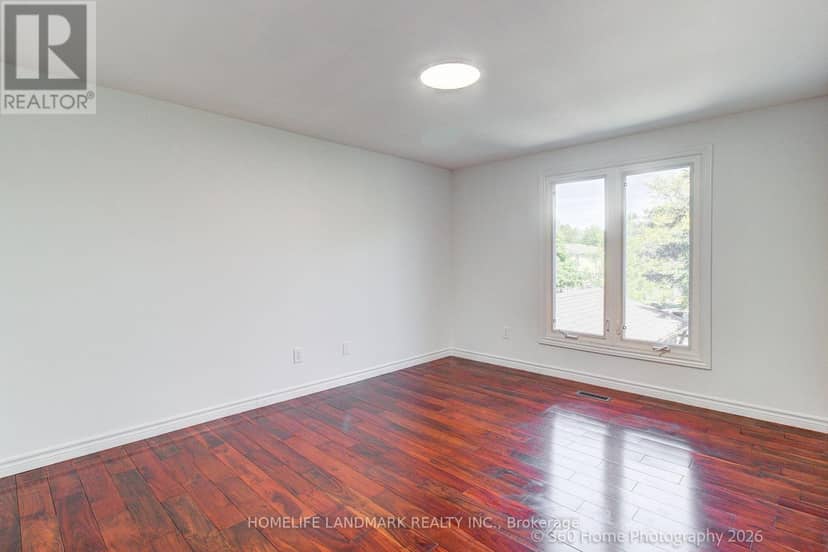 33 Kitsilano Crescent — photo 17 of 32