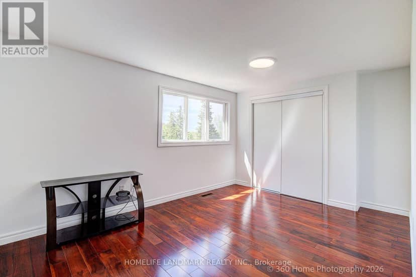 33 Kitsilano Crescent — photo 19 of 32