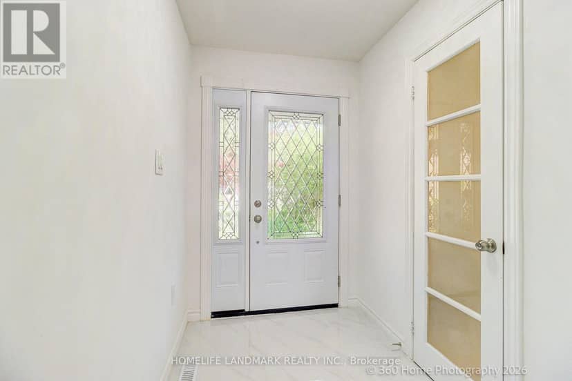 33 Kitsilano Crescent — photo 4 of 32