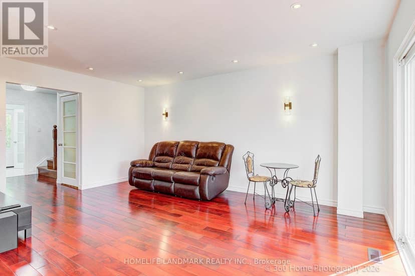 33 Kitsilano Crescent — photo 6 of 32