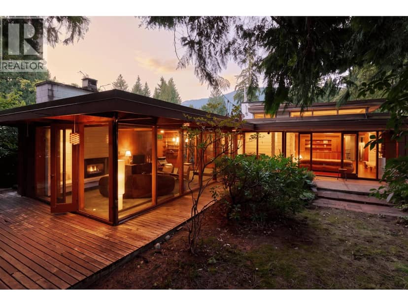 4065 SUNSET BOULEVARD, North Vancouver