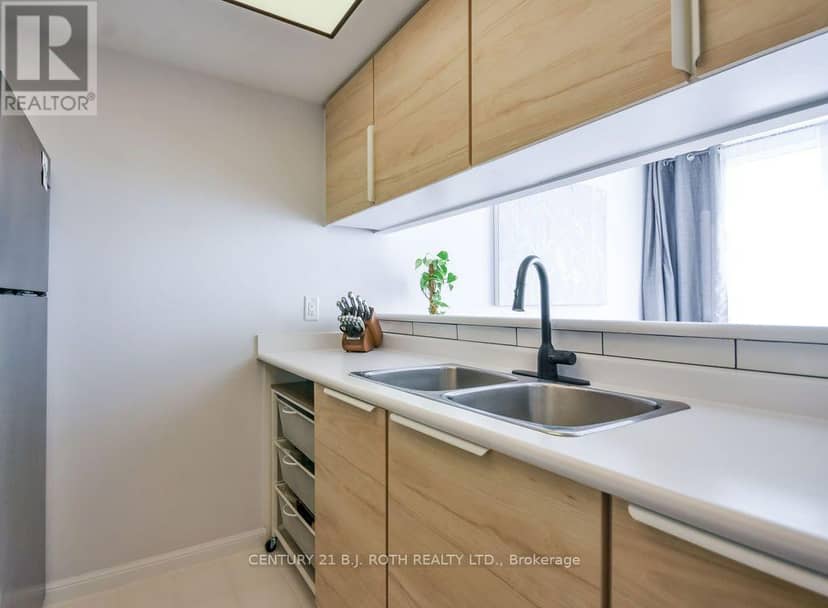 1102 - 75 Ellen Street — photo 18 of 28