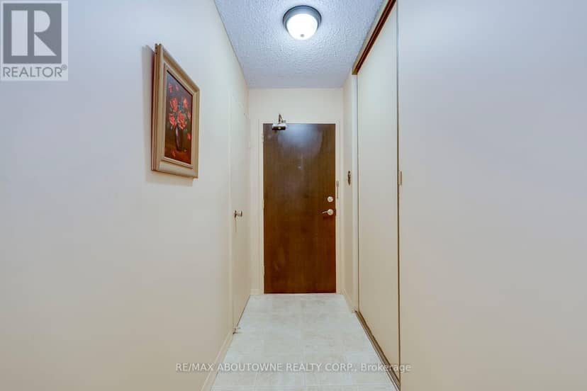 906 - 212 Kerr Street — photo 15 of 40