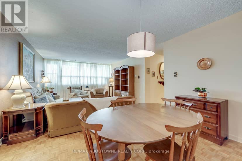 906 - 212 Kerr Street — photo 27 of 40
