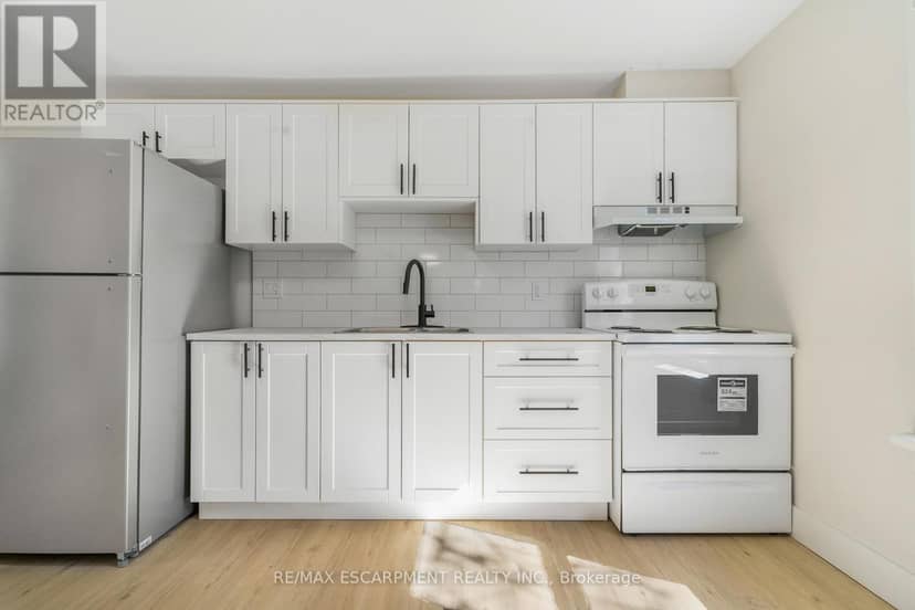 16 Albert Street — photo 11 of 13