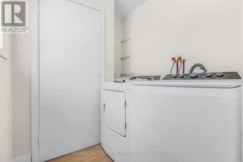 16 Albert Street — photo 12 of 13