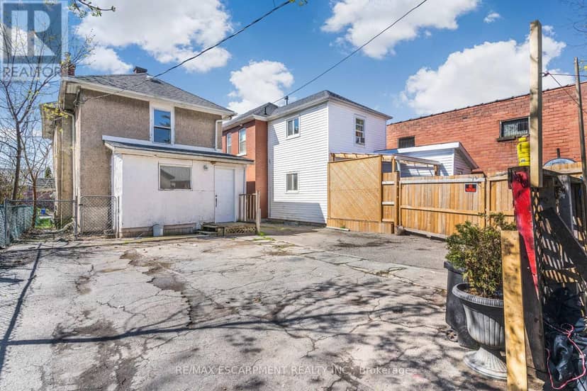 16 Albert Street, Welland, photo 8