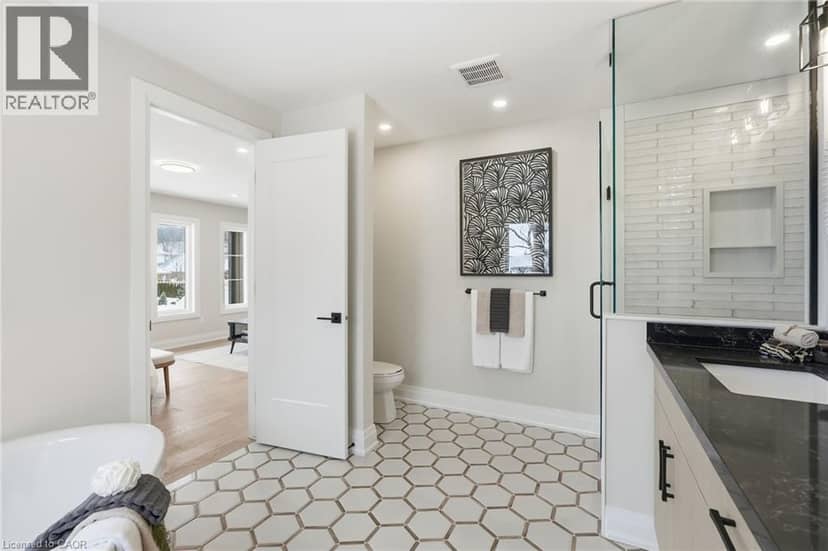 7 BARTLETT Avenue — photo 32 of 40