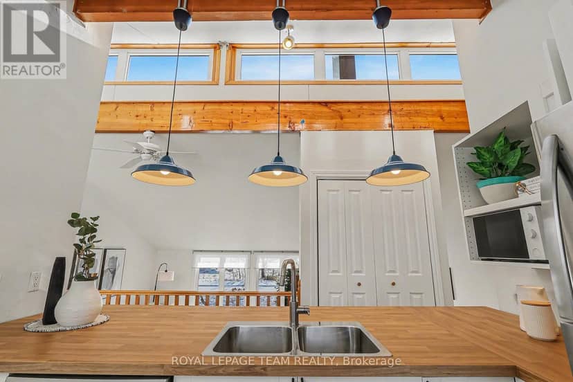 237 Queen West Street — photo 15 of 38
