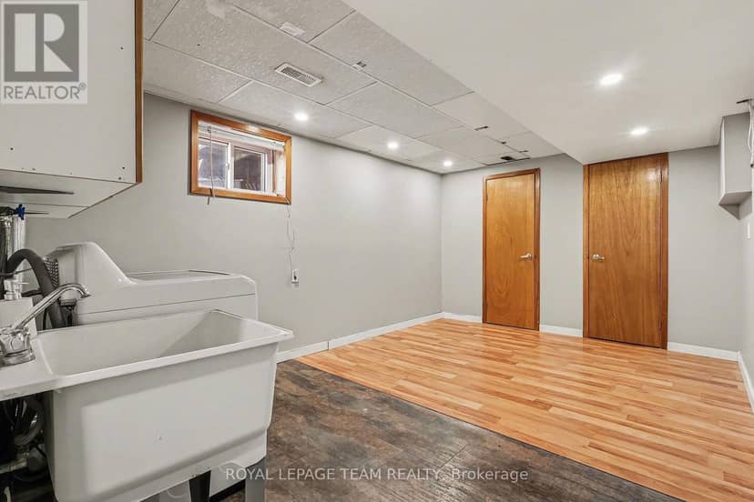 237 Queen West Street — photo 25 of 38