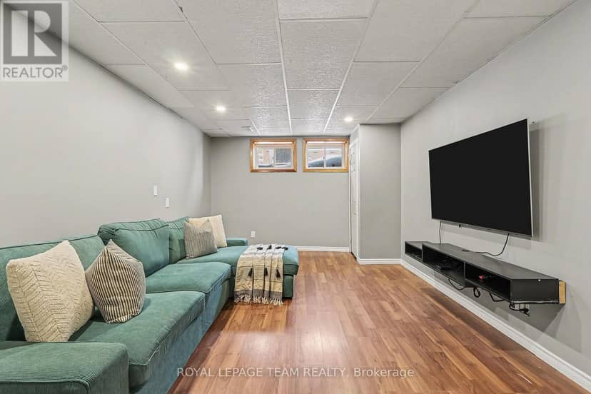 237 Queen West Street — photo 26 of 38