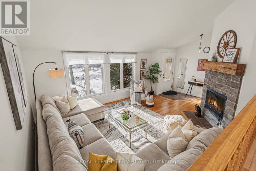 237 Queen West Street, North Dundas, photo 7