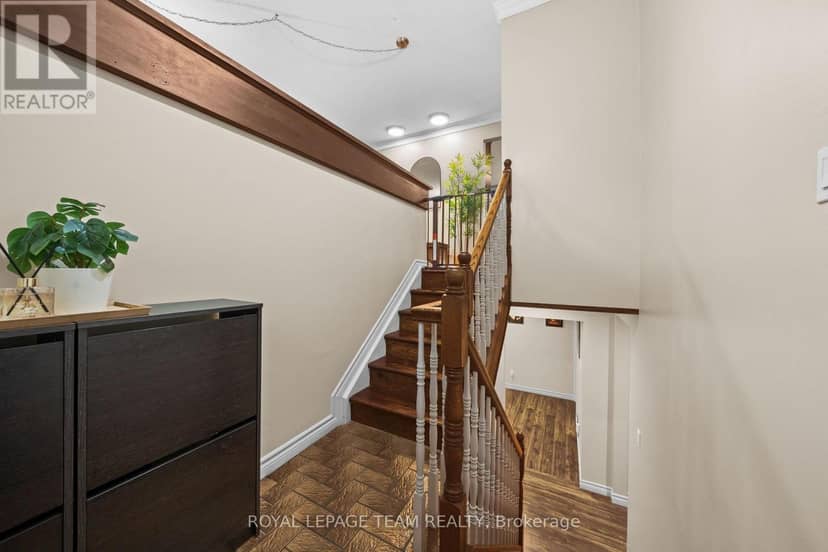 6388 Third Line Road — photo 4 of 40