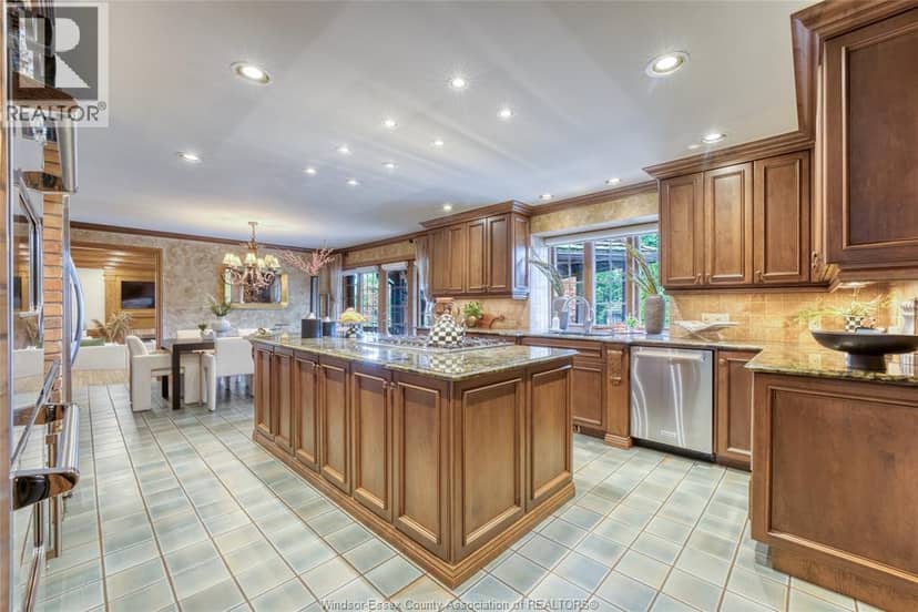 512 Bedford COURT — photo 23 of 40