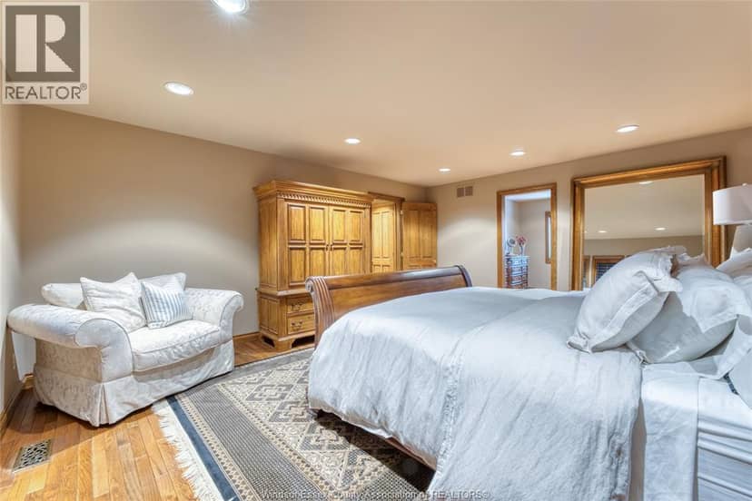 512 Bedford COURT — photo 33 of 40