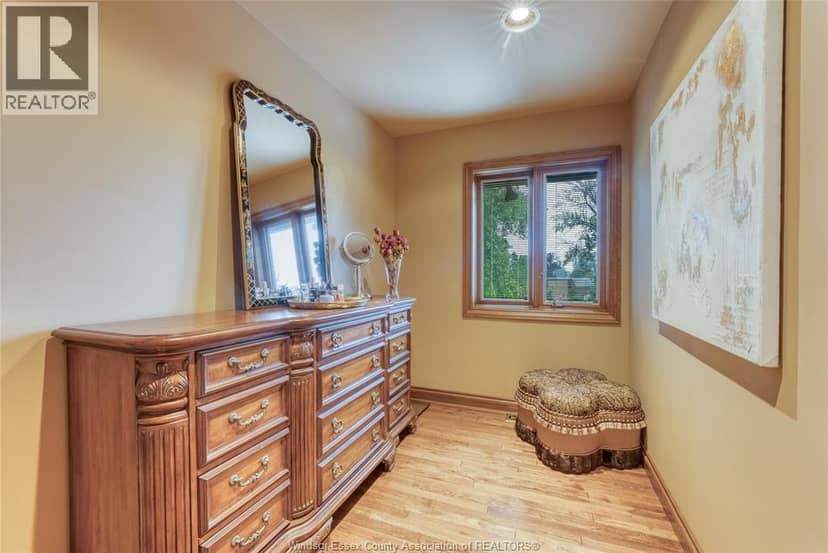 512 Bedford COURT — photo 34 of 40