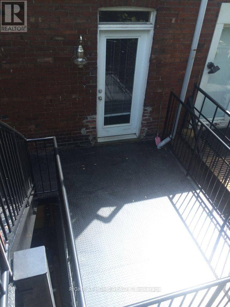 194A Carlton Street — photo 11 of 21