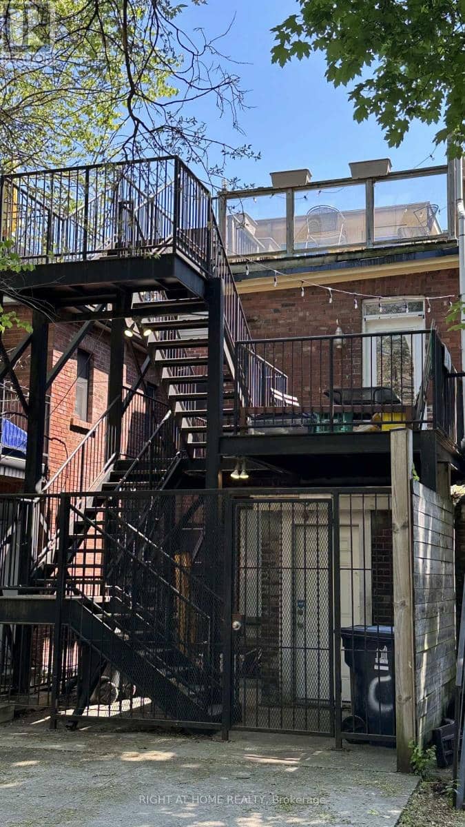 194A Carlton Street — photo 18 of 21