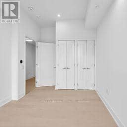 807 - 8 Manor Road W — photo 14 of 23