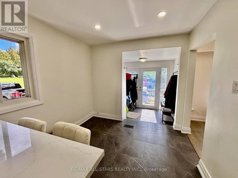 4331 Malcolm Road — photo 4 of 40