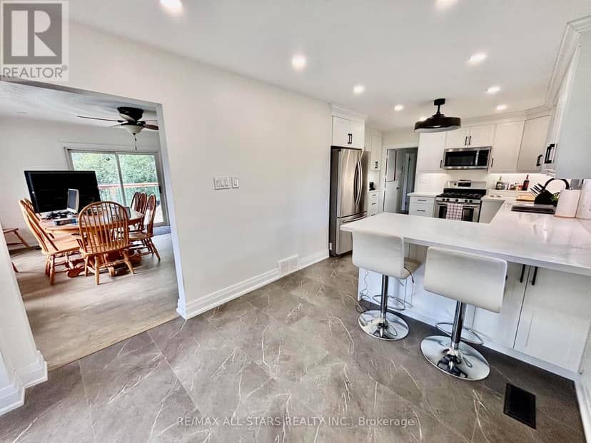 4331 Malcolm Road — photo 9 of 40
