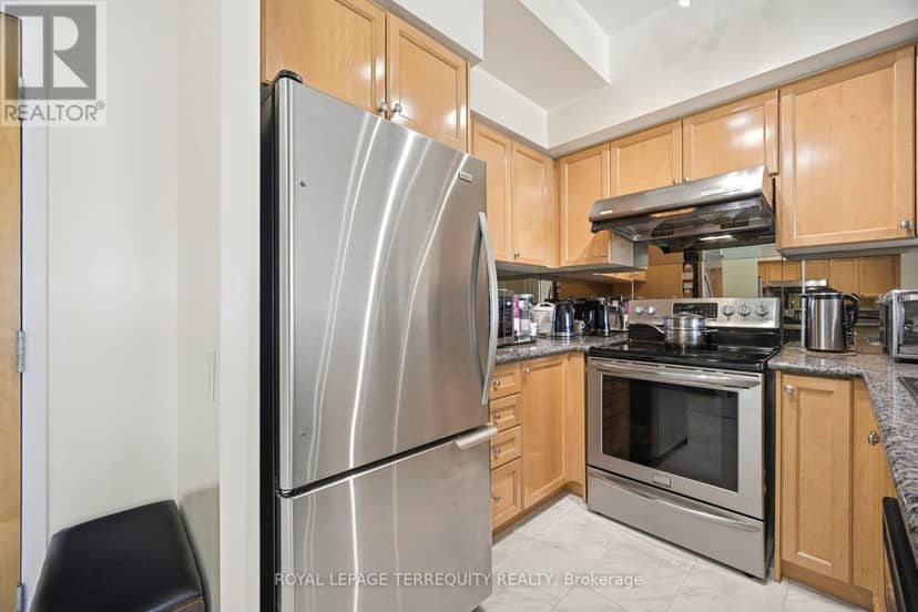 911 - 5 Marine Parade Drive — photo 10 of 38