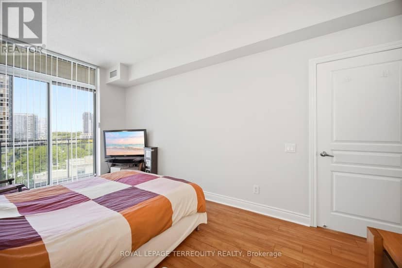 911 - 5 Marine Parade Drive — photo 17 of 38
