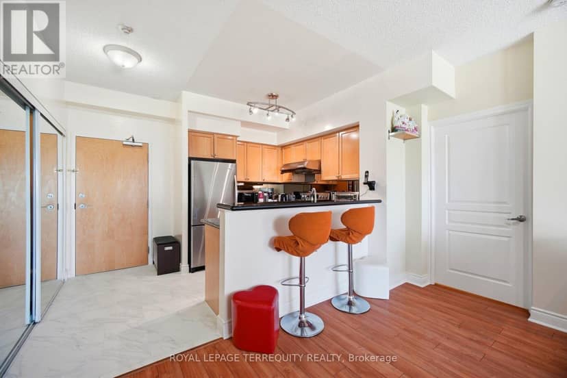 911 - 5 Marine Parade Drive — photo 9 of 38