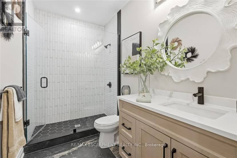 7 Bartlett Avenue — photo 16 of 40