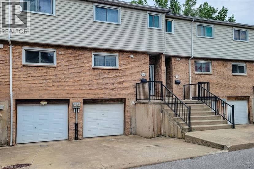 149 ST CATHARINES Street Unit# 15 — photo 3 of 40