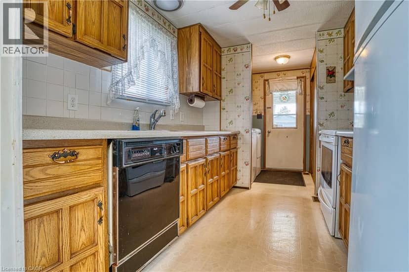 71 FAIRVIEW Crescent — photo 5 of 23